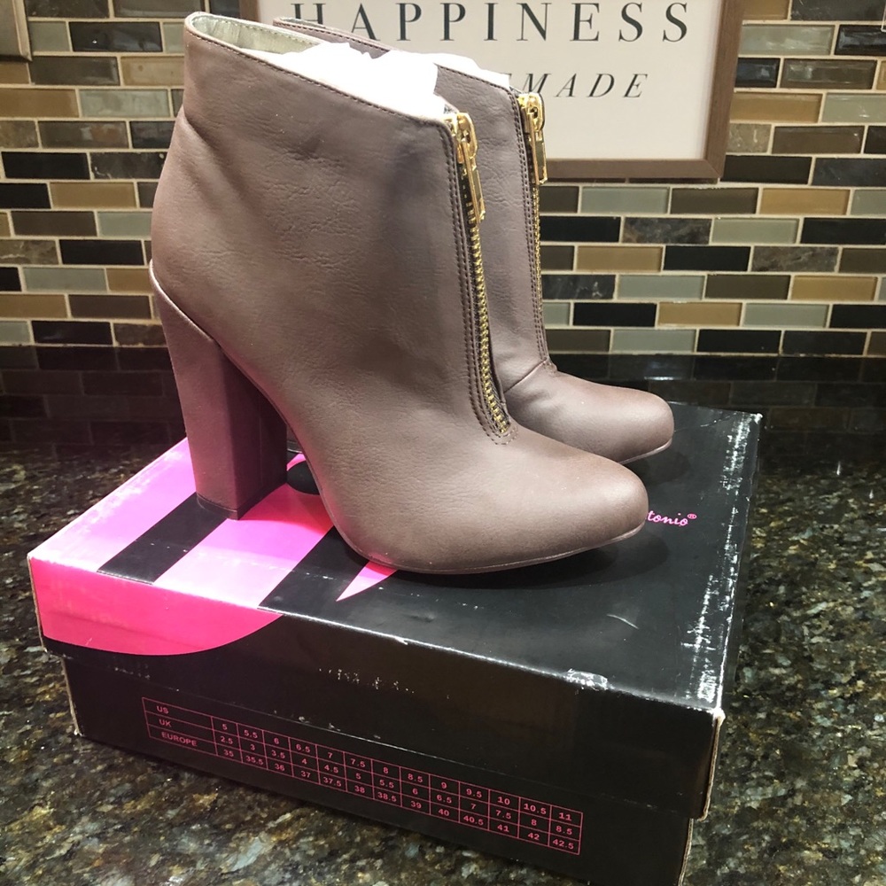 New Michael Antonio Brown Booties - Size 7.5